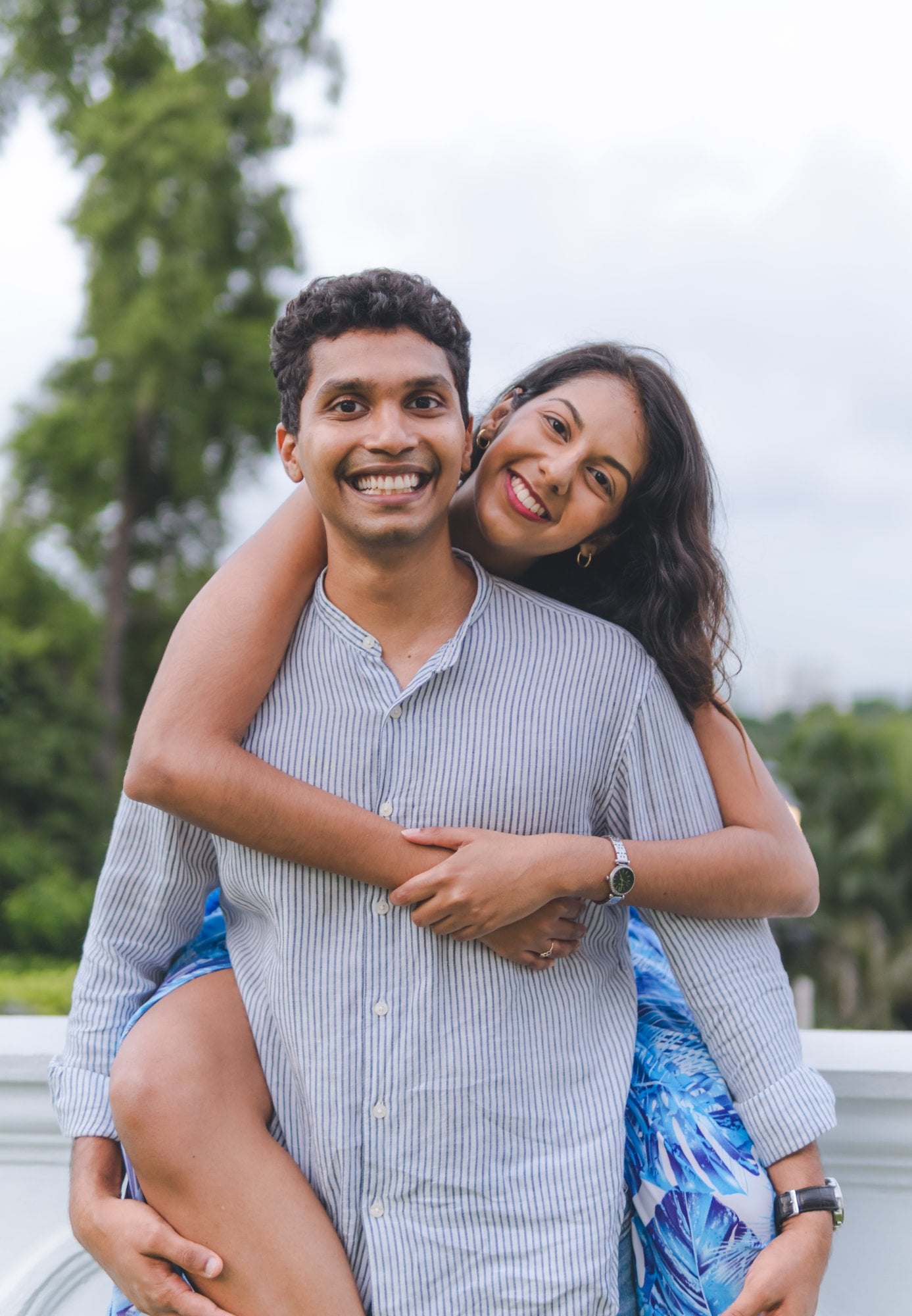 Couples photography — Golden hour on the hill, frame 4 of 5