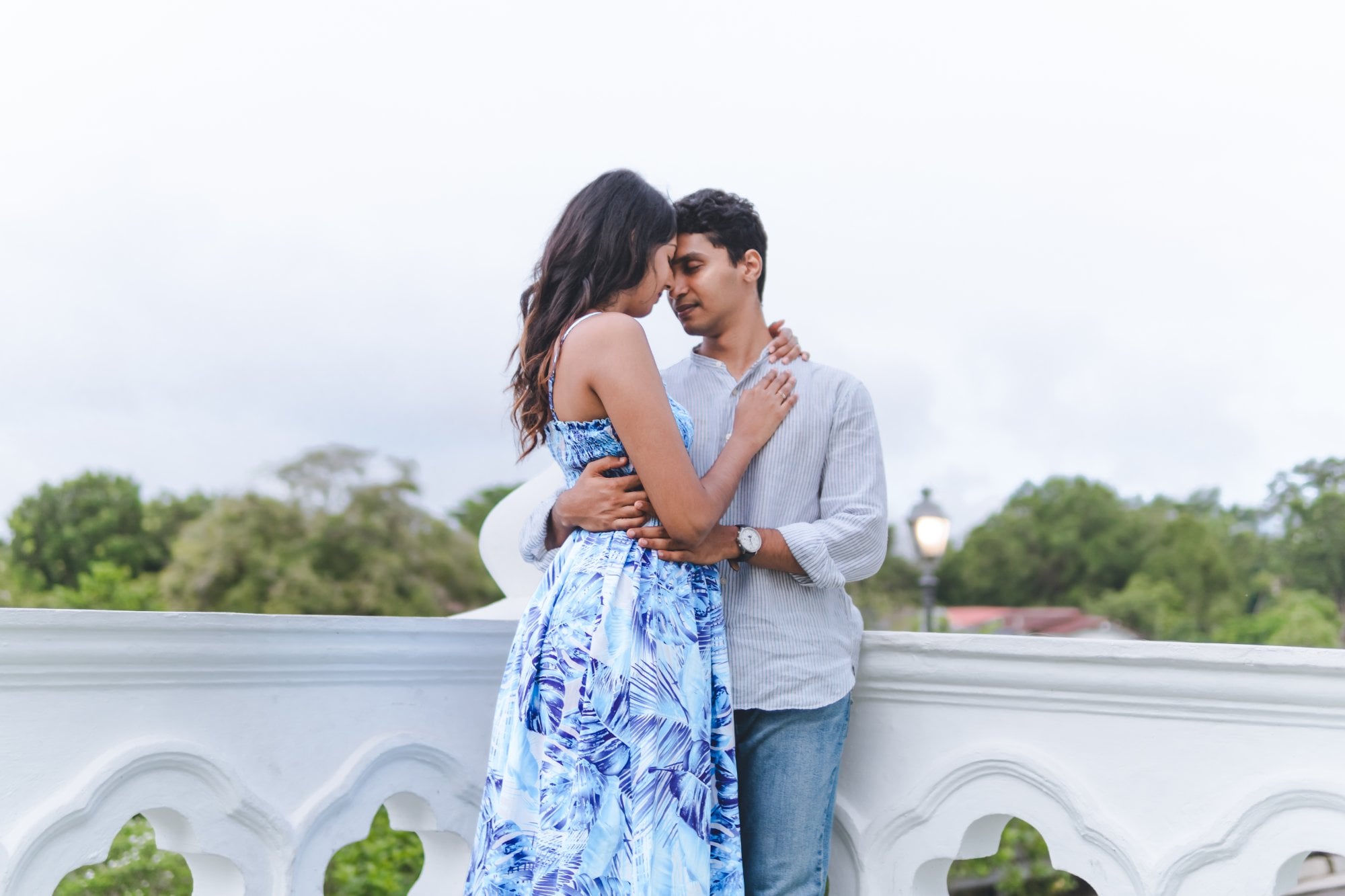 Couples photography — Golden hour on the hill, frame 5 of 5